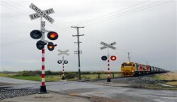 level_crossings_usings_signs_and_devices_on_crossings.jpg