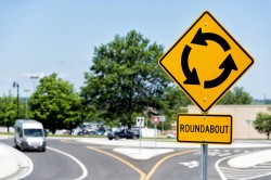 using_simple_roundabouts_picking_a_safe_gap.jpg